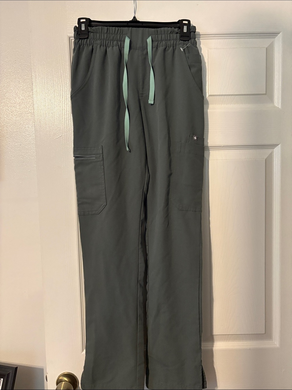 Figs Women's Deep reef Cargo Scrub Pants with Mint Drawstring